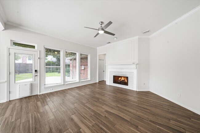 Building Photo - 2214 Lytham Ln