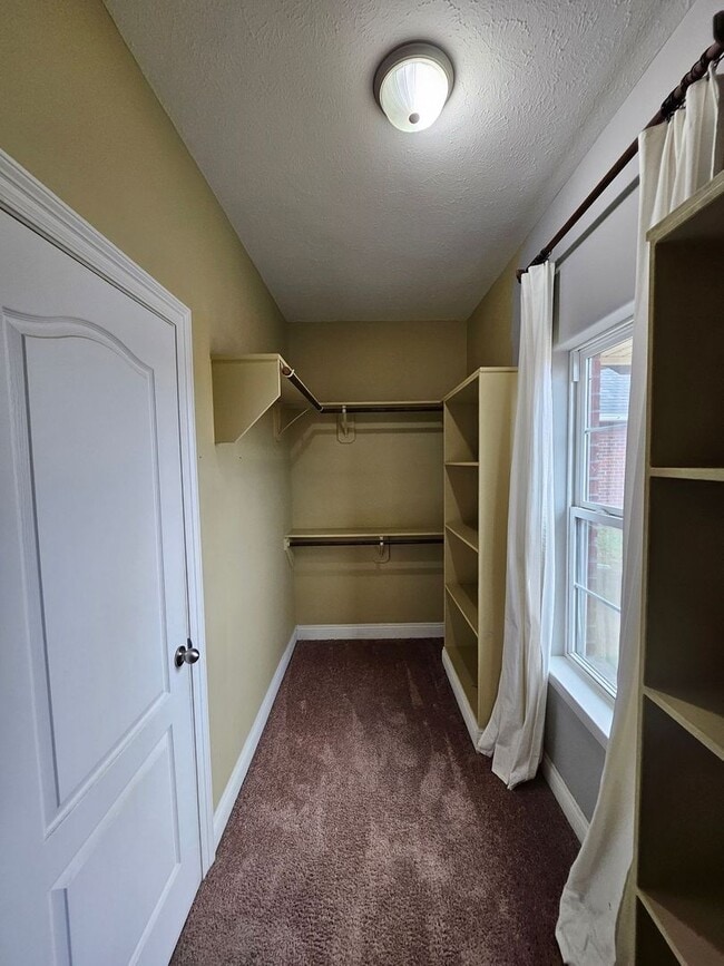 Building Photo - 165 James Dr