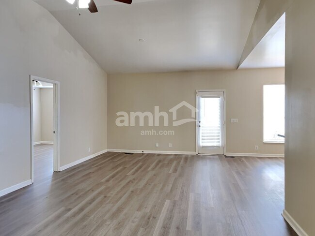 Building Photo - 2365 Edencrest Dr