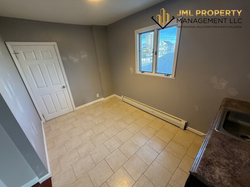 Building Photo - 834 Eastern Ave