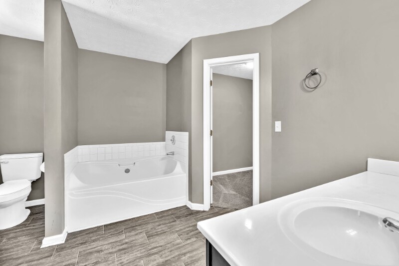 Building Photo - 732 Shadow Lake Dr