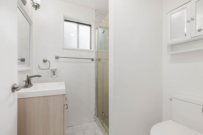 Building Photo - 3 Bedroom Home in the Heart of W Seattle!