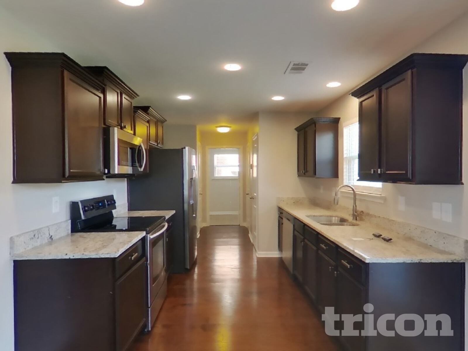 Building Photo - 323 Stratford Park Blvd