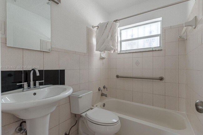 Building Photo - 1301 NE 153rd St