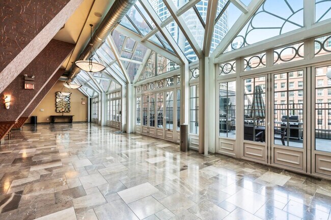 Building Photo - 111 E Chestnut St