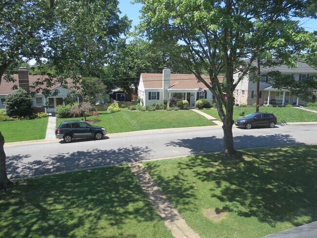 Building Photo - 9603 Evergreen St
