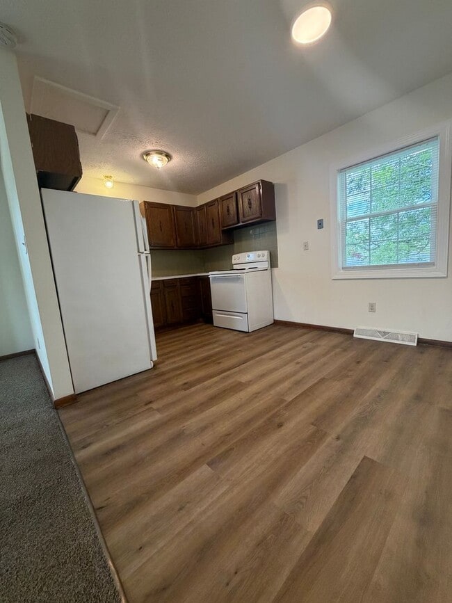 Building Photo - One Bedroom Duplex