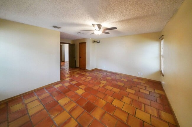 Building Photo - Charming and Centrally Located Home Now Available with Inground Pool. Realtor Commmission:$750