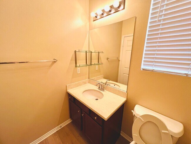 Building Photo - Beautiful 4 Bedroom home
