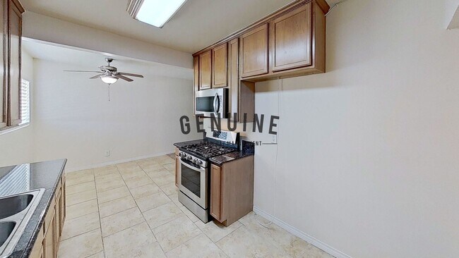 Building Photo - Beautiful 2 Bedroom in Creekside Villas!