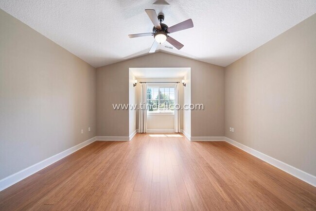 Building Photo - Amazing Eastmoreland Home Near Sellwood wi...