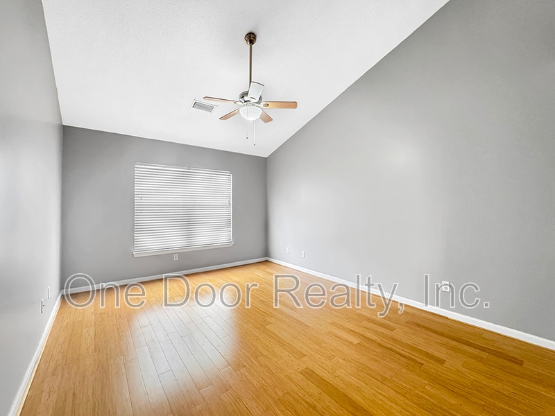 Building Photo - 805 Settlement Dr