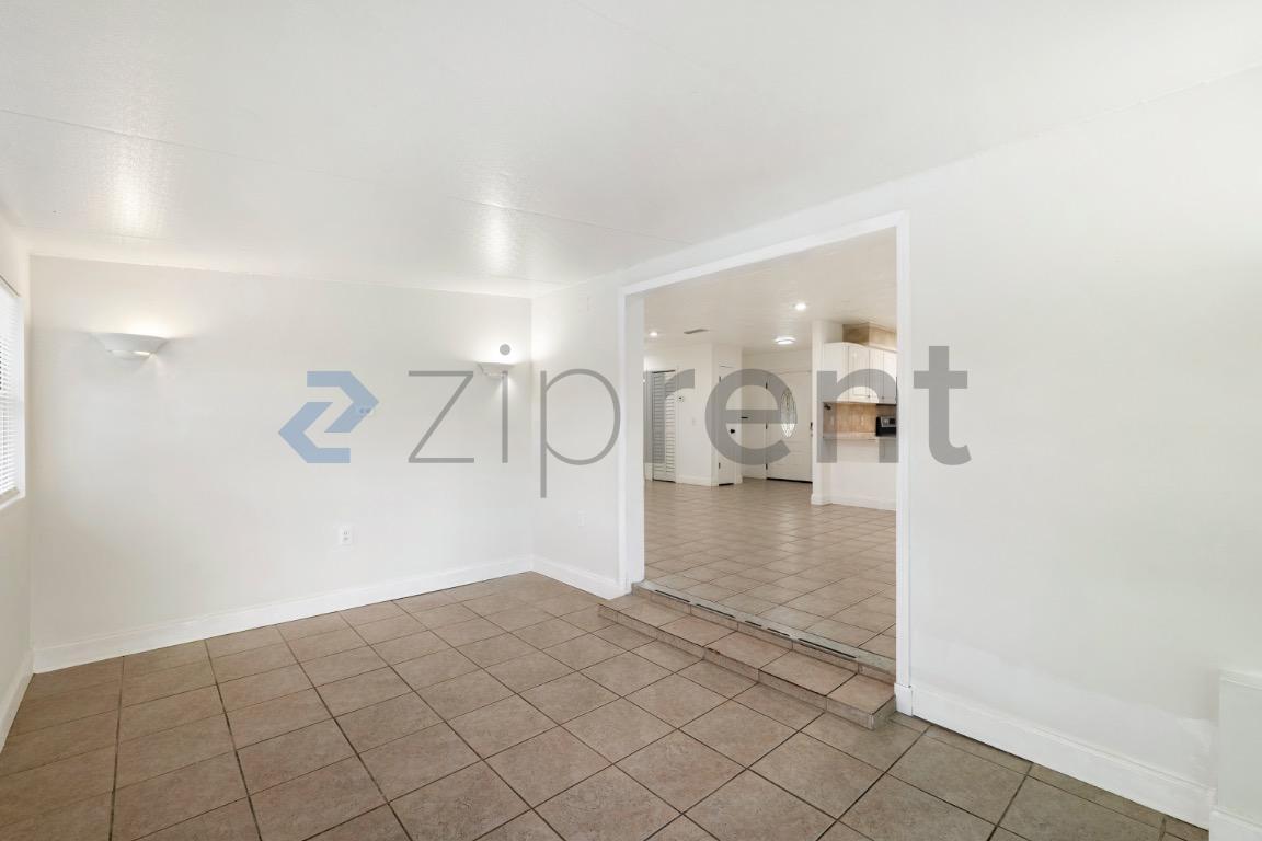 Building Photo - Unit