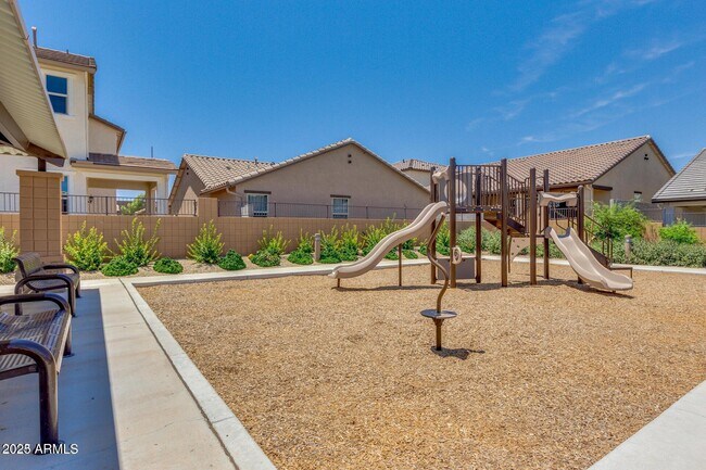 Building Photo - 16611 W Sierra St