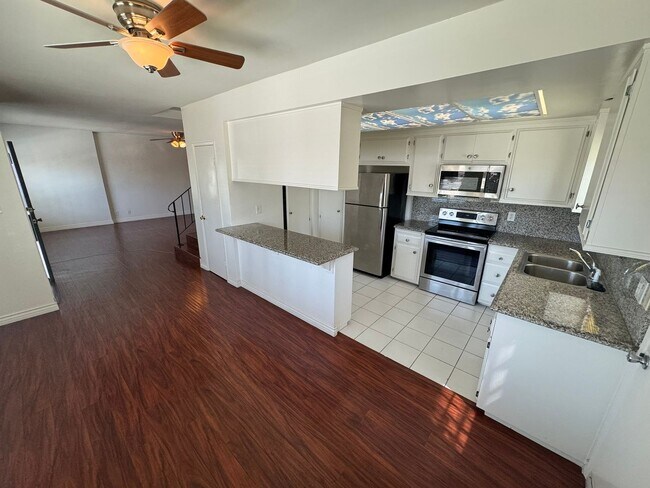 Building Photo - 1073R