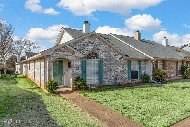 Building Photo - 5005 Longstreet Pl