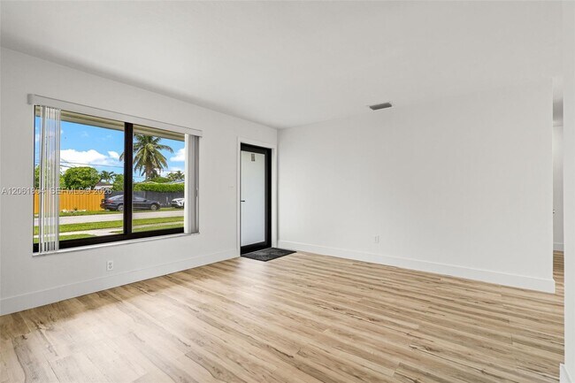Building Photo - 5110 SW 106th Ave