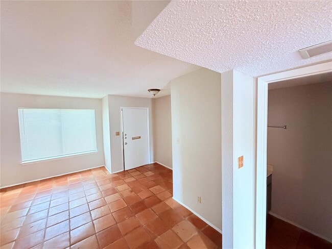 Building Photo - 9611 Blue Creek Ln