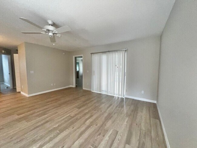 Building Photo - Welcome Home! Updated flooring & fresh interior paint! Move in OCTOBER! Beautiful 3X2 with attach...