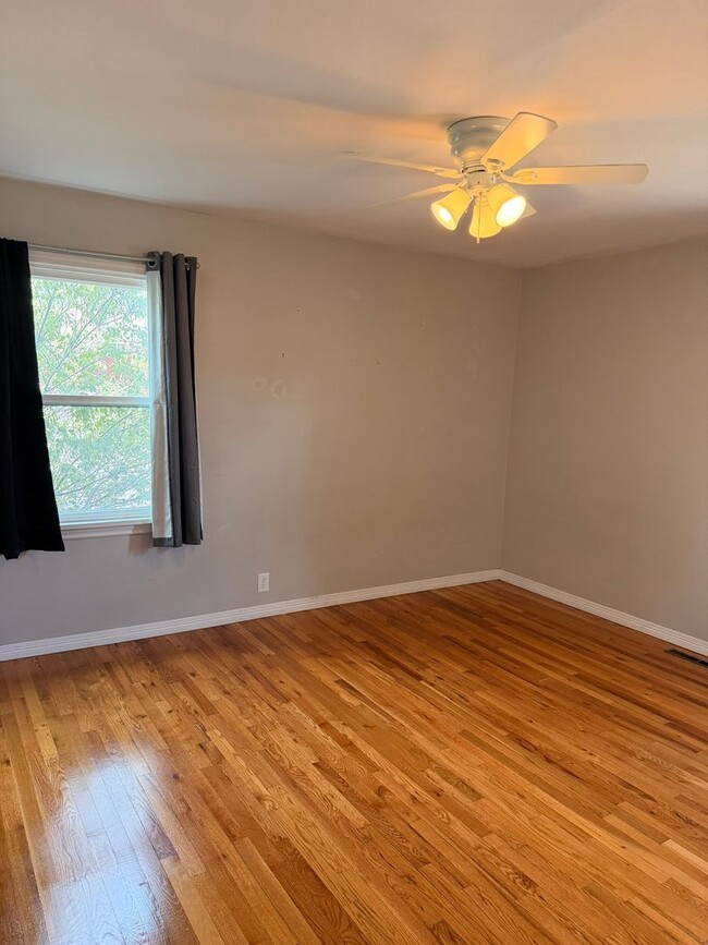 Building Photo - 4BED Near CMU Campus!!!!!!
