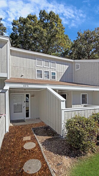 Primary Photo - 405 Hickory Hill Dr