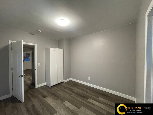 Building Photo - 29 Devlin St