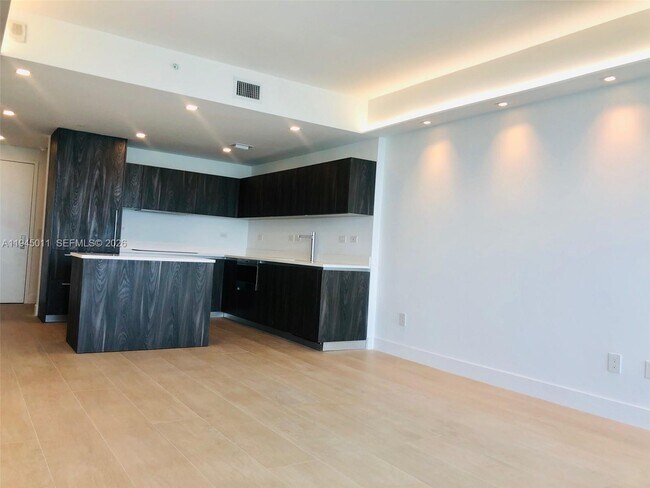 Building Photo - 3131 NE 7th Ave