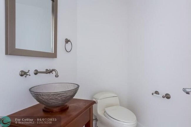 Building Photo - 333 Las Olas Way