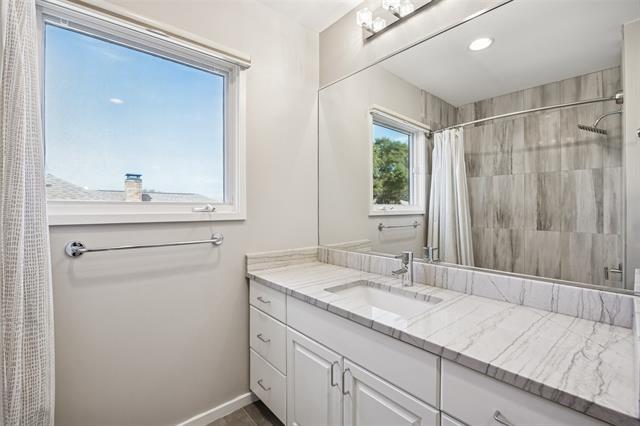 Building Photo - 7030 Blackwood Dr