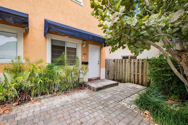 Building Photo - 2814 SW 27th St