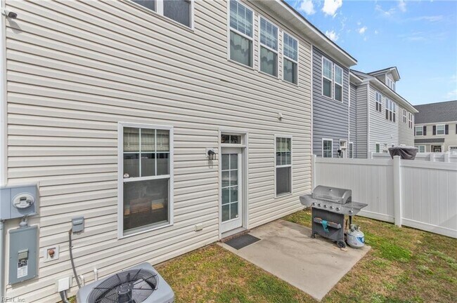 Building Photo - 608 Rhema Rd