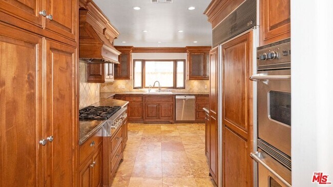 Building Photo - 12841 Landale St