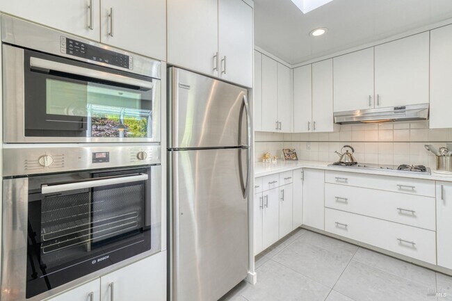 Building Photo - 1704 San Anselmo Ave