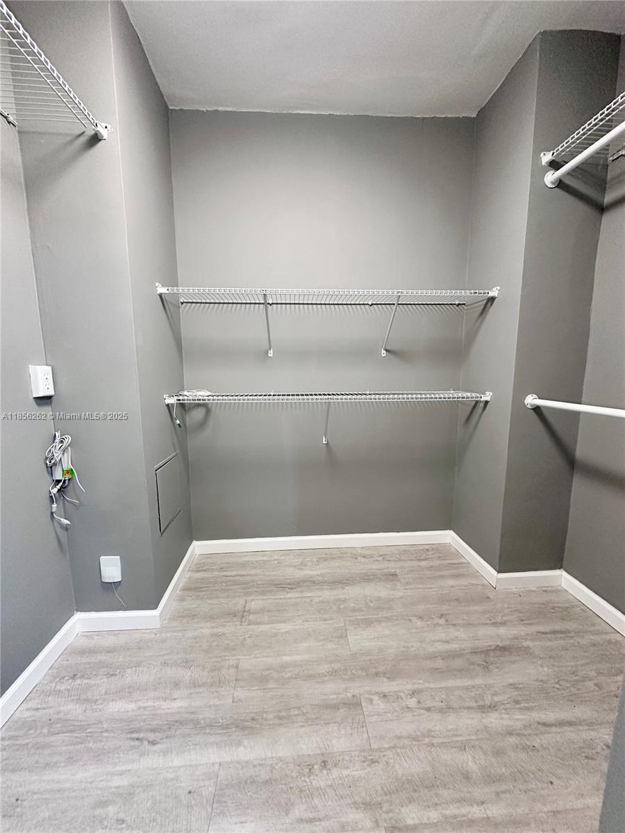 Building Photo - 999 Brickell Bay Dr