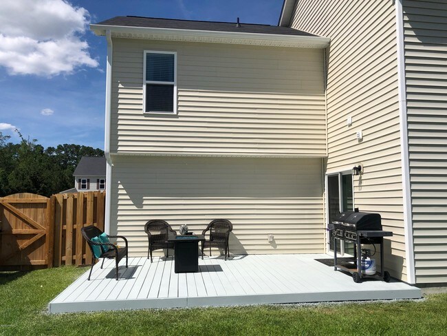 Building Photo - 401 Saratoga Ln