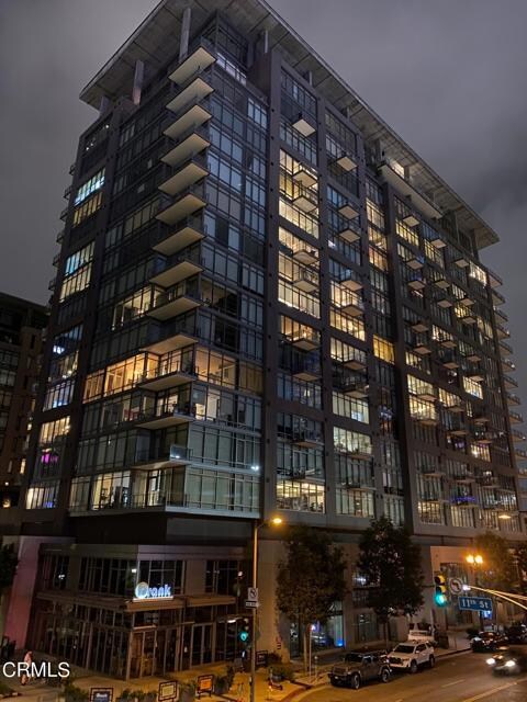 Building Photo - 1100 S Hope St