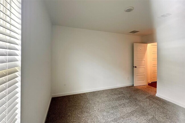Building Photo - 8418 Kokernot Ln