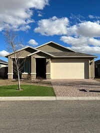 Building Photo - 3 Bedroom + Office in Highlands Ranch, Chi...