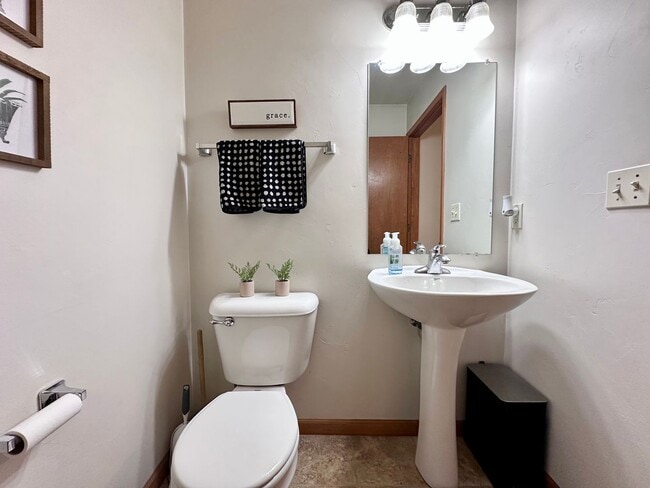 Building Photo - 1170-1172-1172 S Atrium Ct