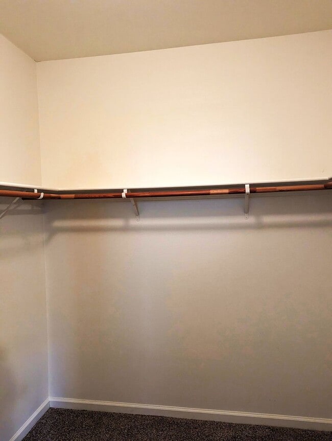 Building Photo - Very nice family home