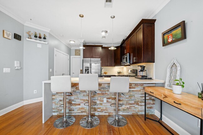 Building Photo - 165 Thorne St