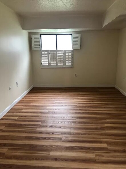 Building Photo - 7 Village Rock Ln