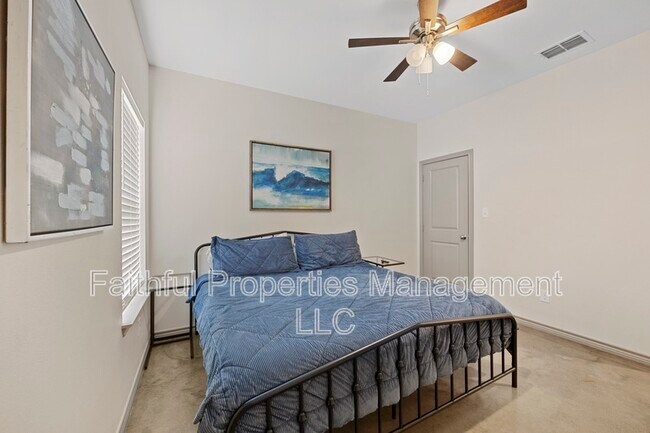 Building Photo - 14235 County Rd 452