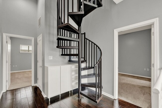 Building Photo - Luxury 2 Bedroom 2.5 Bath Townhome In Down...