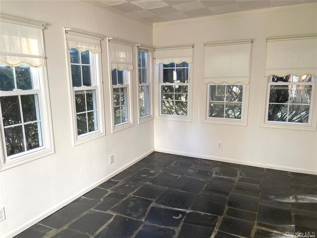 Building Photo - 106 Trumbull Rd