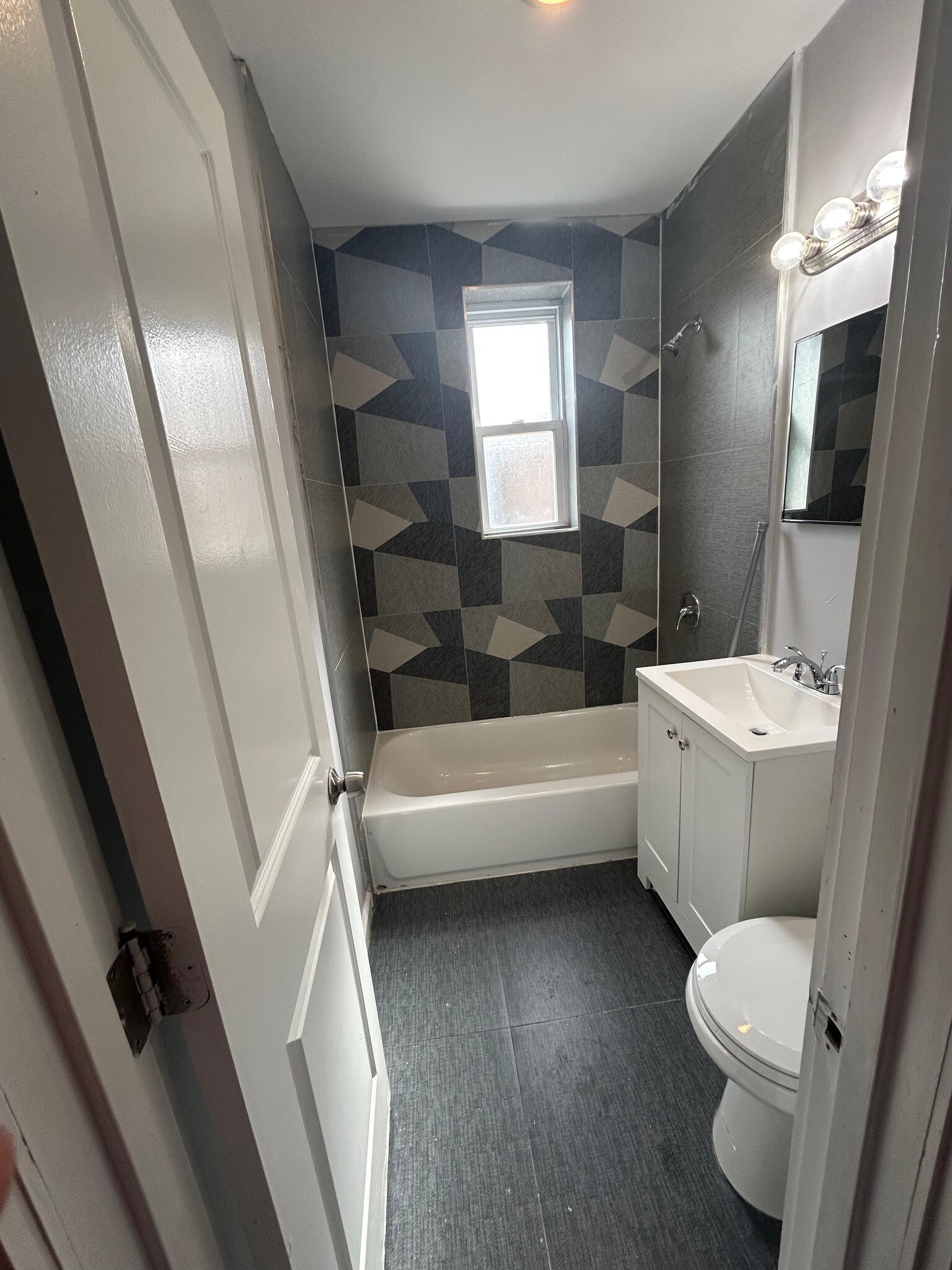 122 Wade Ave 5 - 126 Wade St