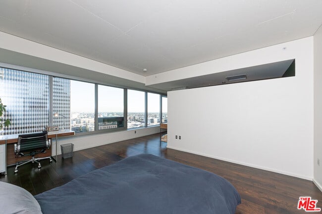 Building Photo - 1155 S Grand Ave