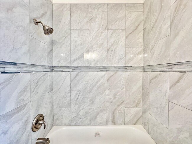 Building Photo - 1 Bedroom, 1 Bath Apartment in historic Munger Place!