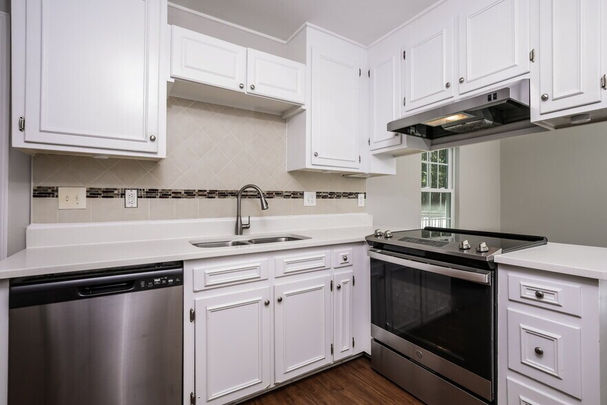 Building Photo - 504 Heathwick Dr