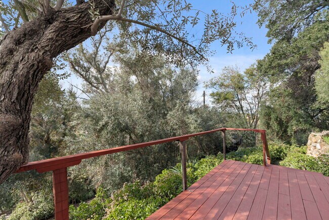 Building Photo - 1409 Avon Park Ter